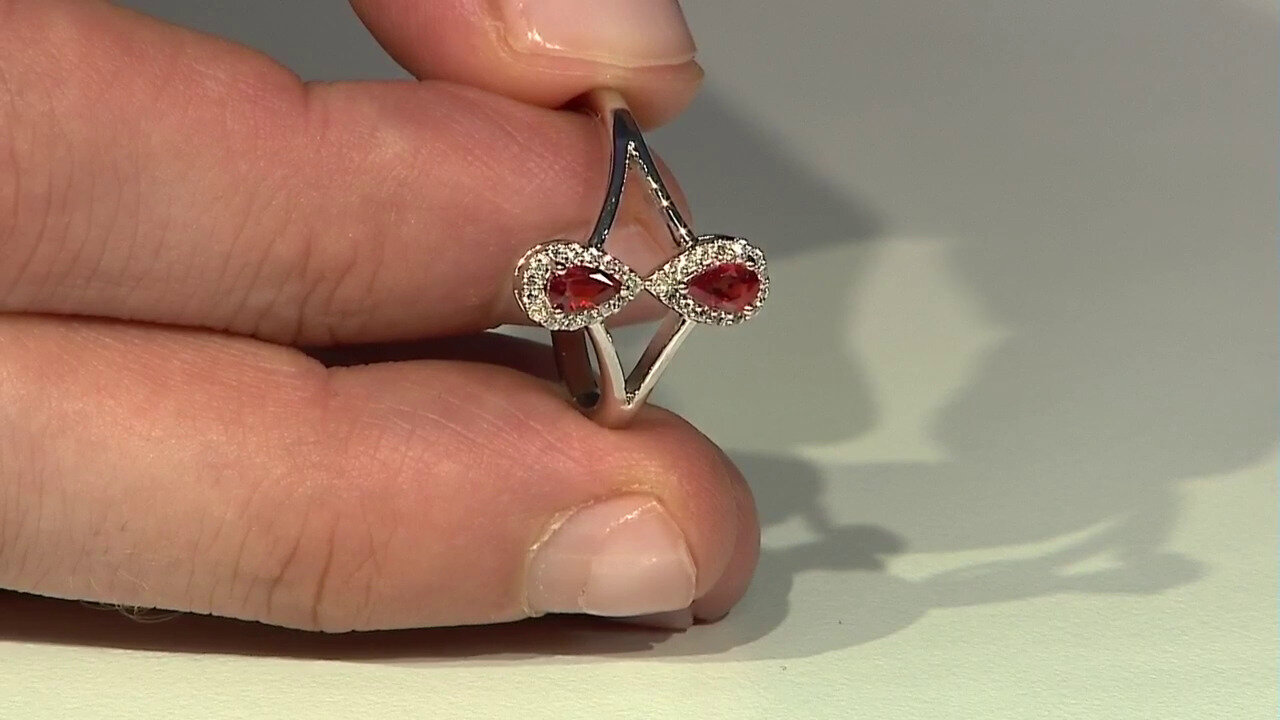 Video Tanzanian Ruby Silver Ring