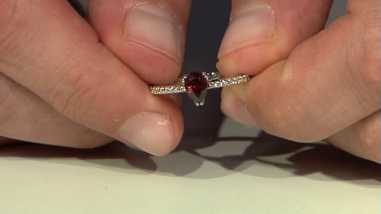 Video Zilveren ring met een roze zirkoon