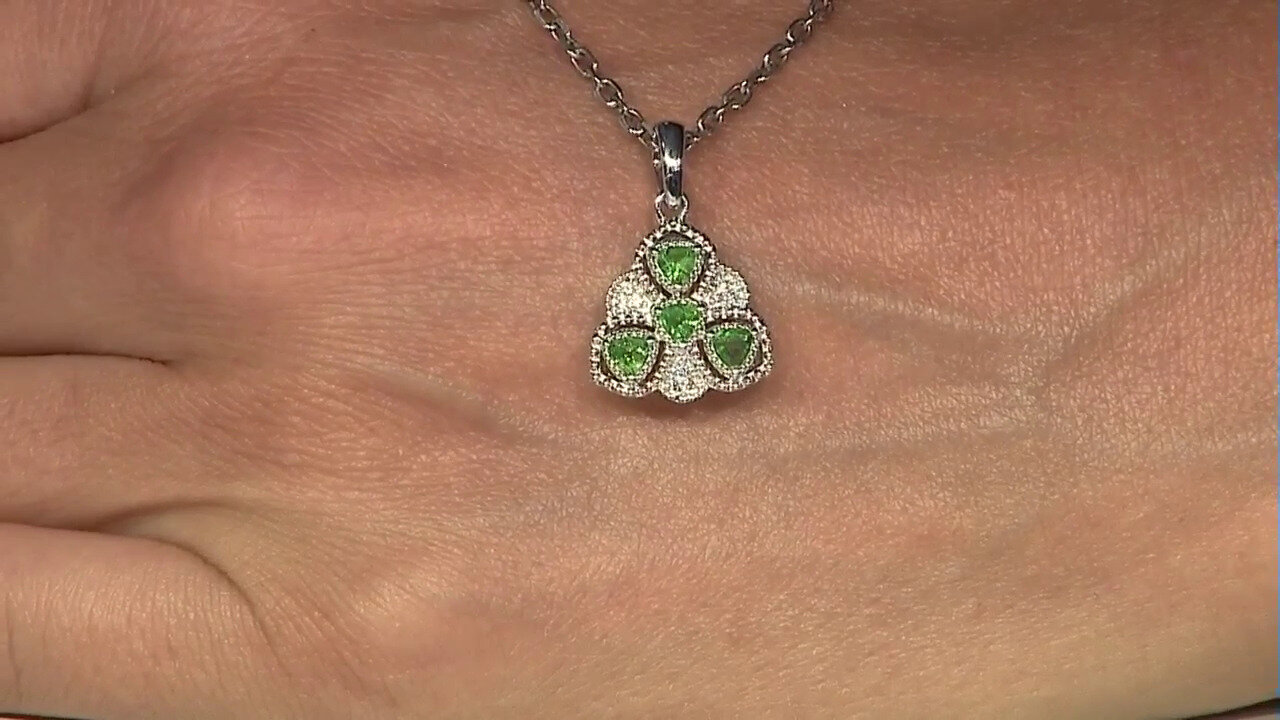 Video Tanzanian Tsavorite Silver Pendant