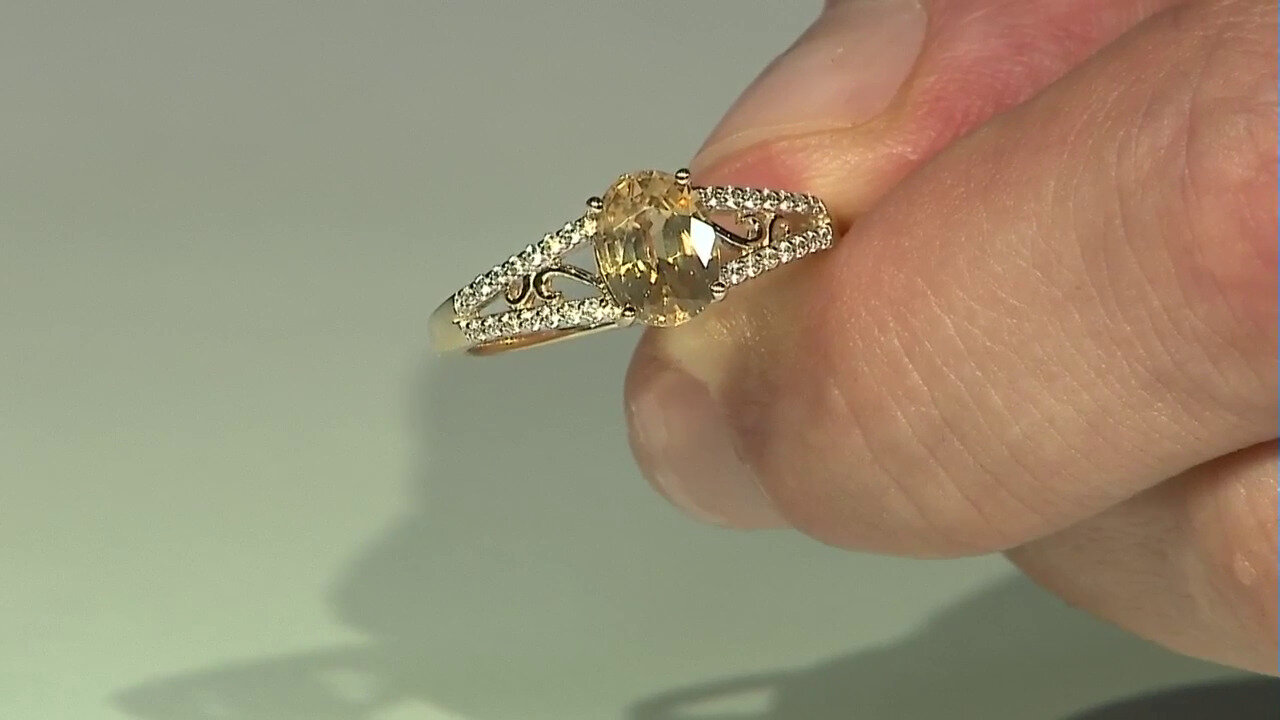 Video 9K Yellow Kings Plains Zircon Gold Ring