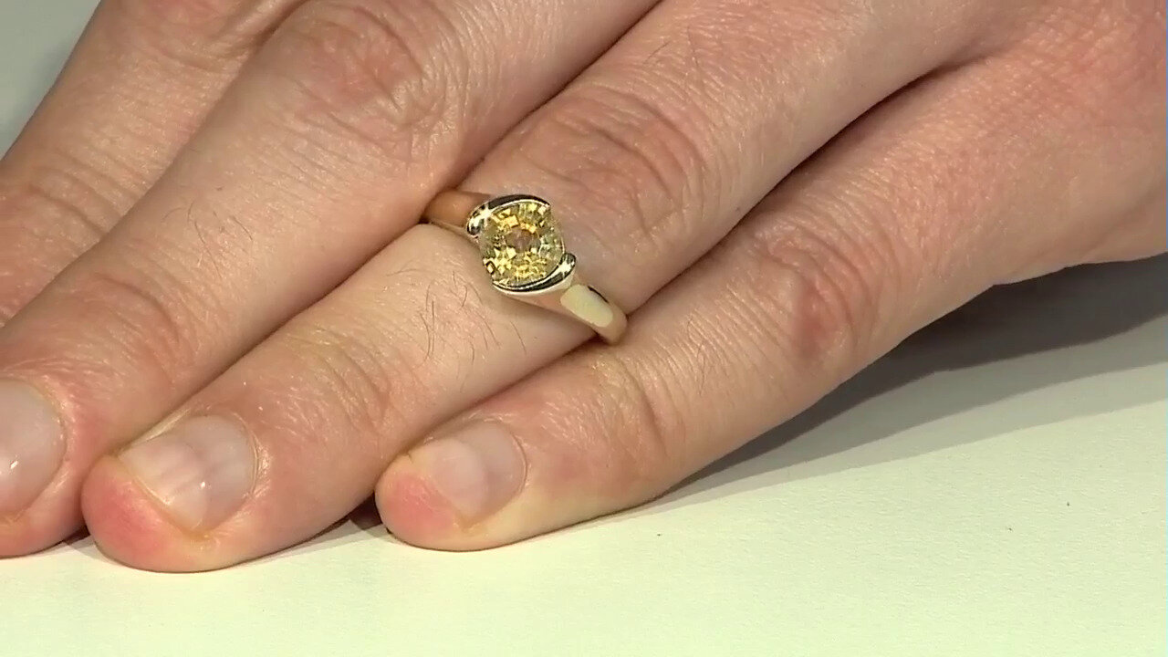 Video 9K Yellow Kings Plains Zircon Gold Ring