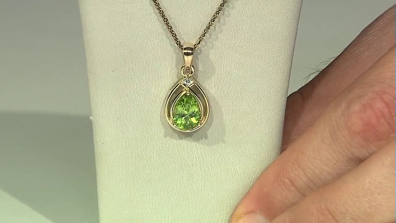 Video 9K Wagogo Peridot Gold Pendant