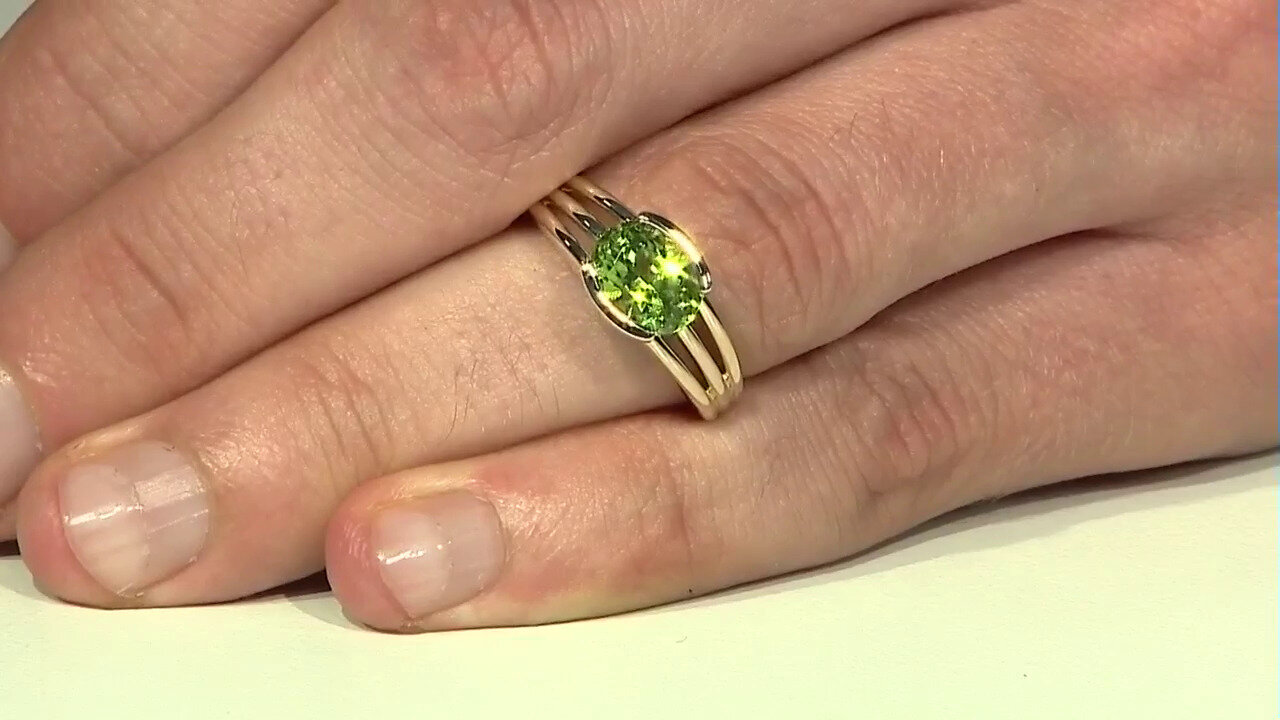 Video 9K Wagogo Peridot Gold Ring