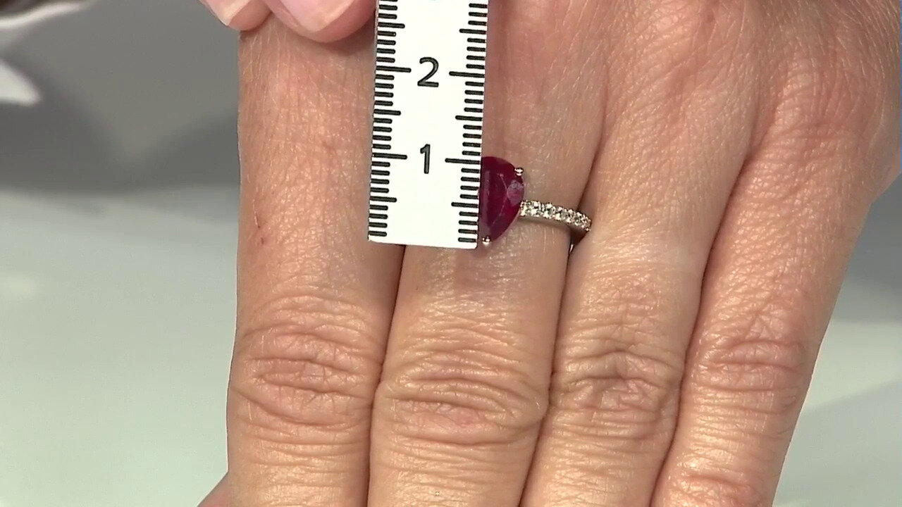 Video Madagascar Ruby Silver Ring