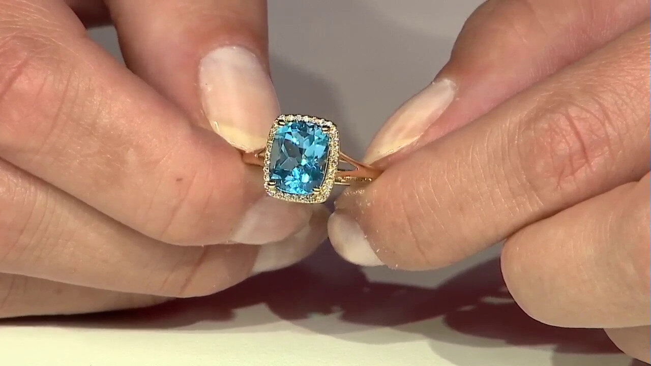 Video Gouden ring met een Zwitsers-blauwe topaas