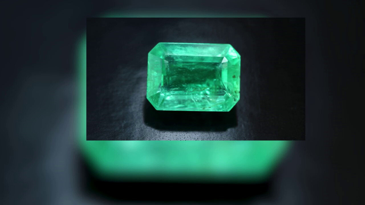 Video Colombian Emerald Silver Pendant