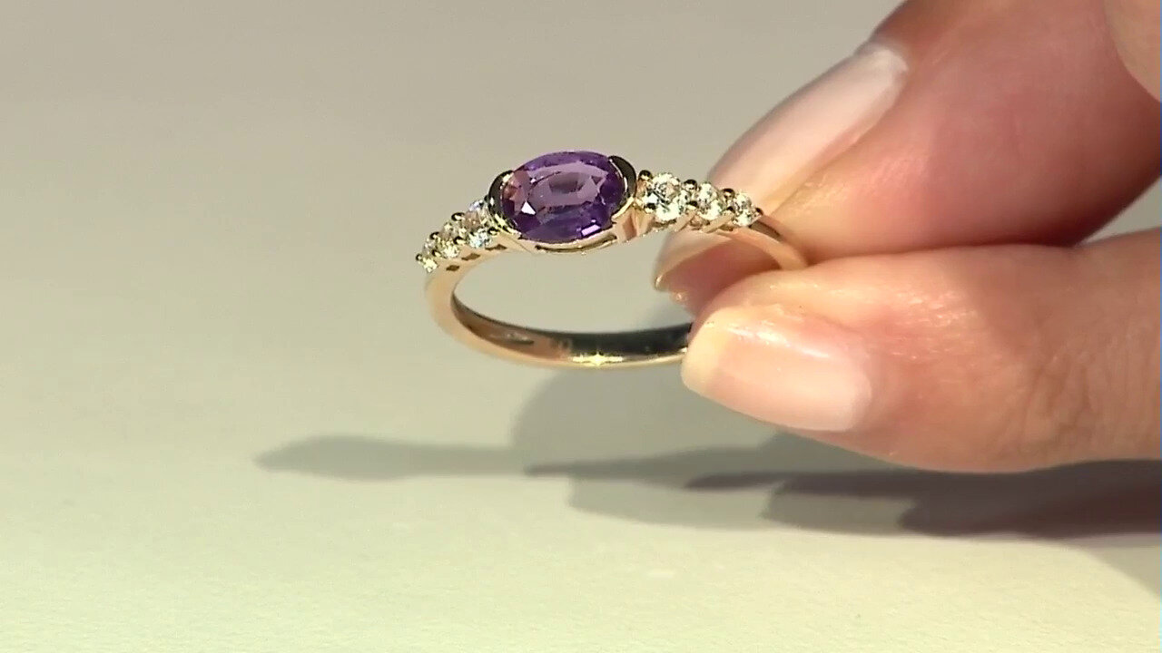 Video Bague en or et Saphir pourpre de Ceylan