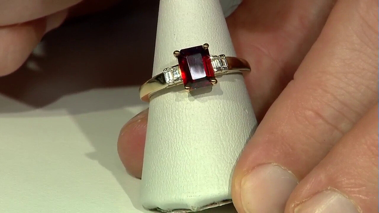 Video Mozambique Garnet Silver Ring