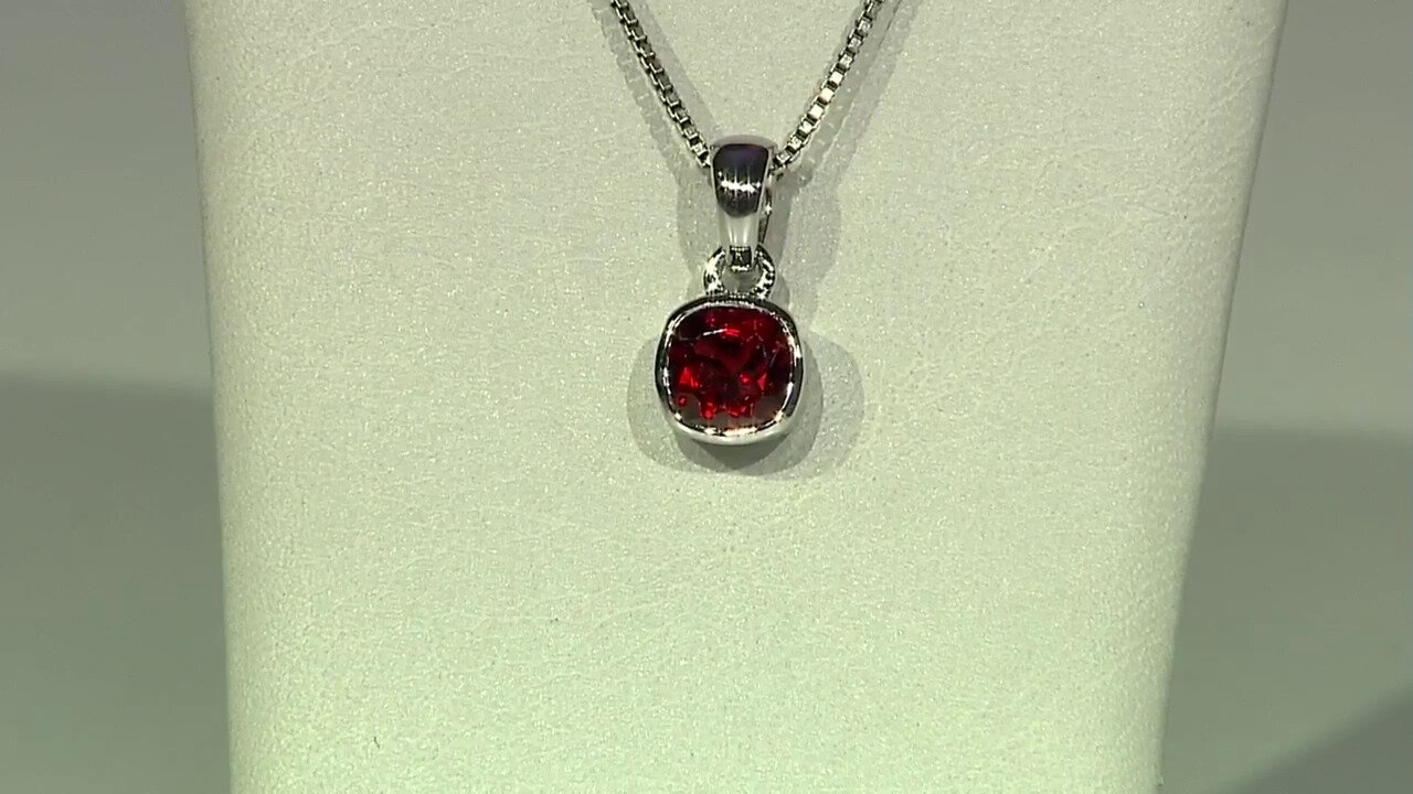 Video Mozambique Garnet Silver Pendant