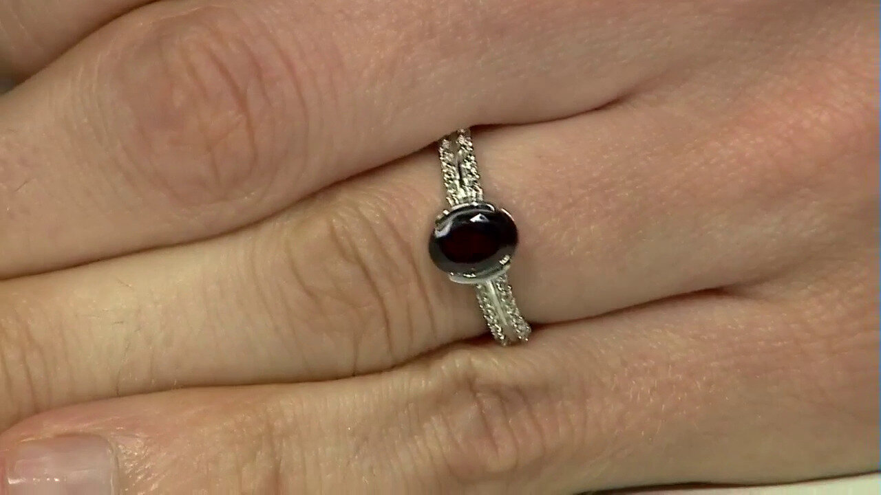 Video Mozambique Garnet Silver Ring