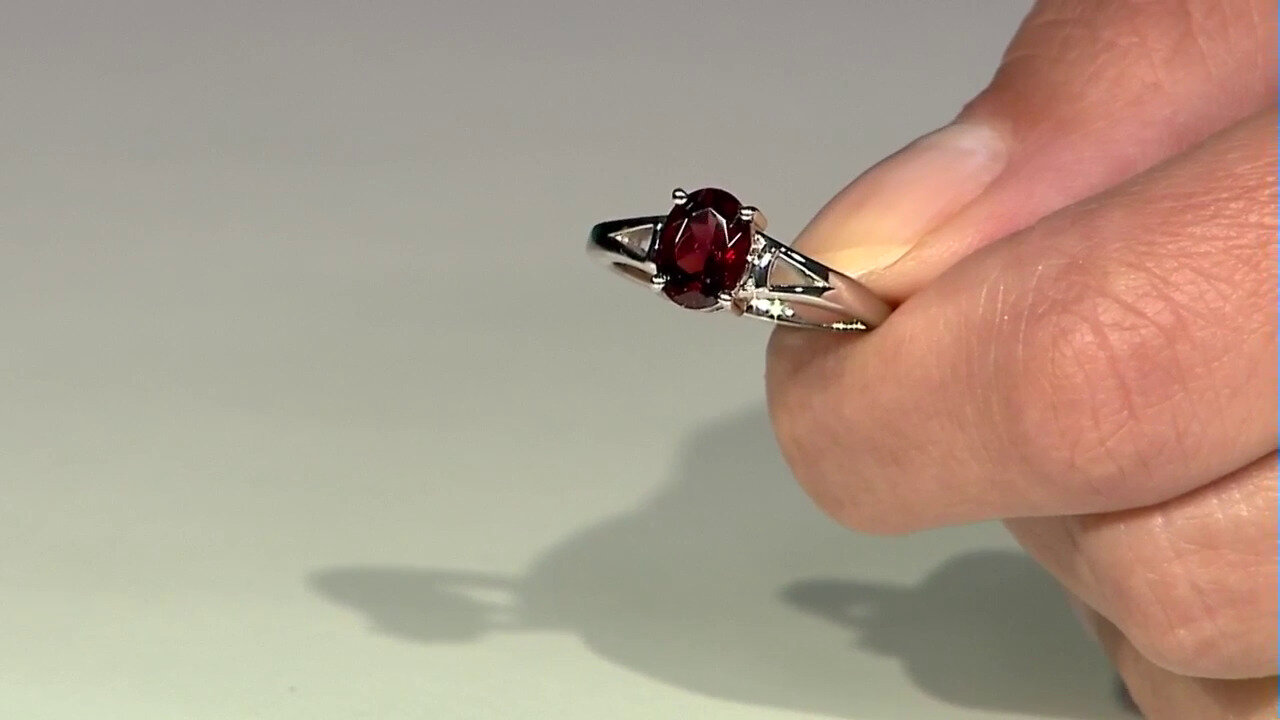 Video Mozambique Garnet Silver Ring