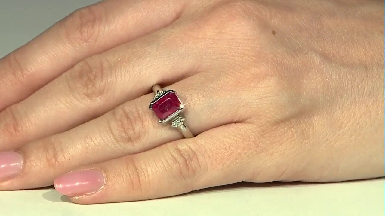 Video Ruby Silver Ring