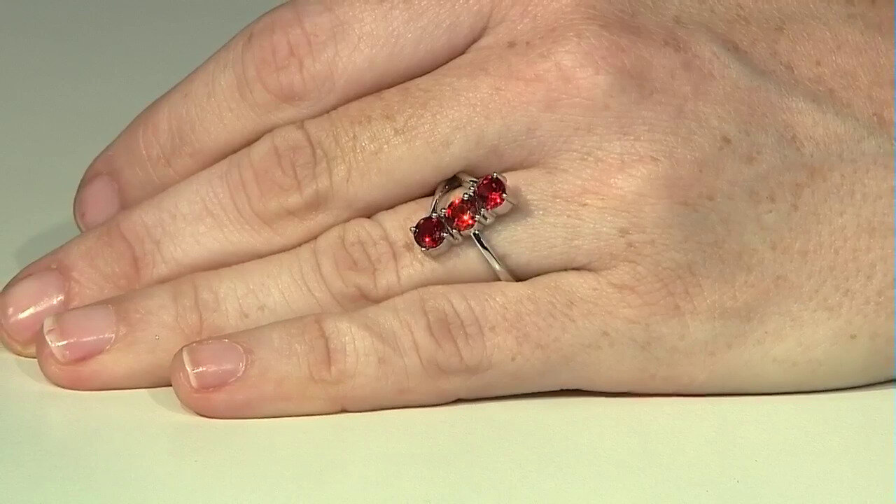 Video Mozambique Garnet Silver Ring