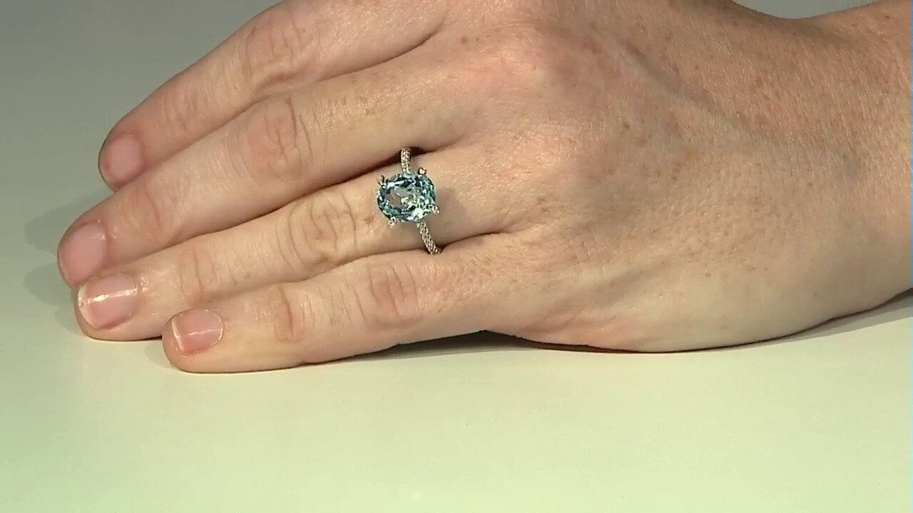 Video Zilveren ring met een hemel-blauwe topaas