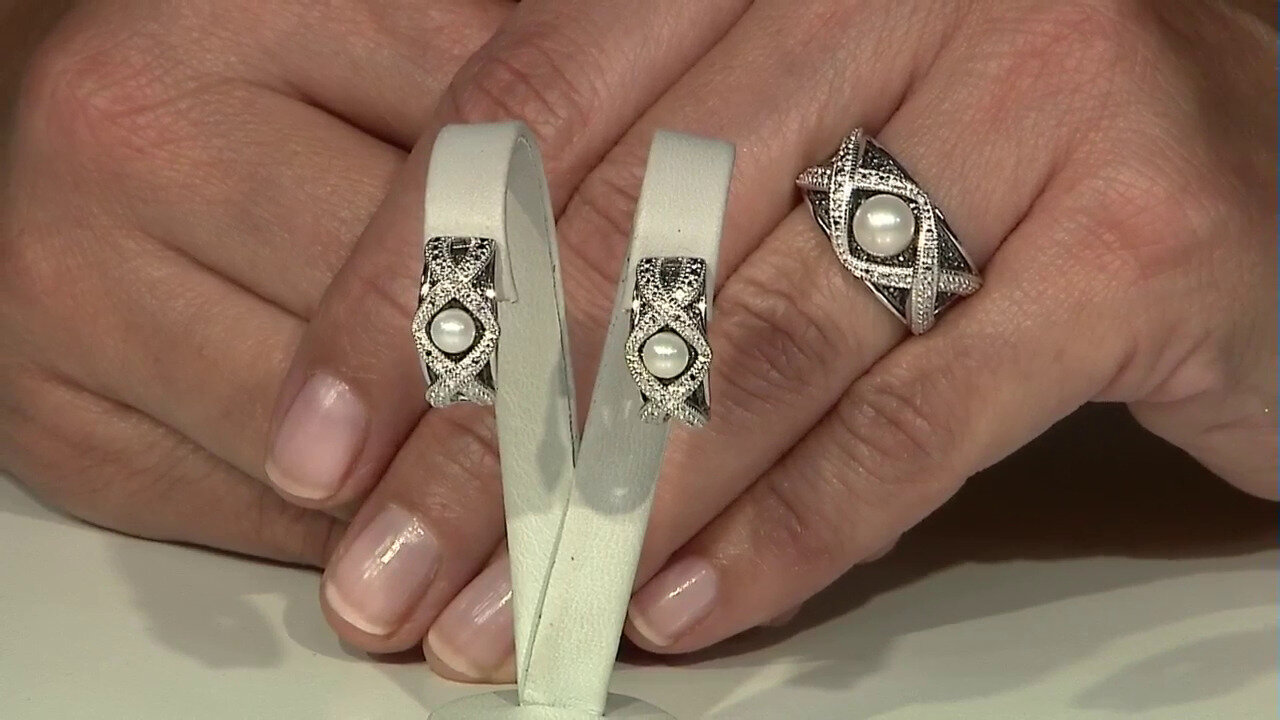 Video Bague en argent et Perle blanche de culture d'eau douce