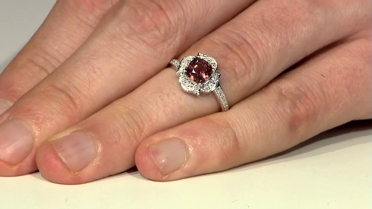 Video Gouden ring met een roze zirkoon (de Melo)