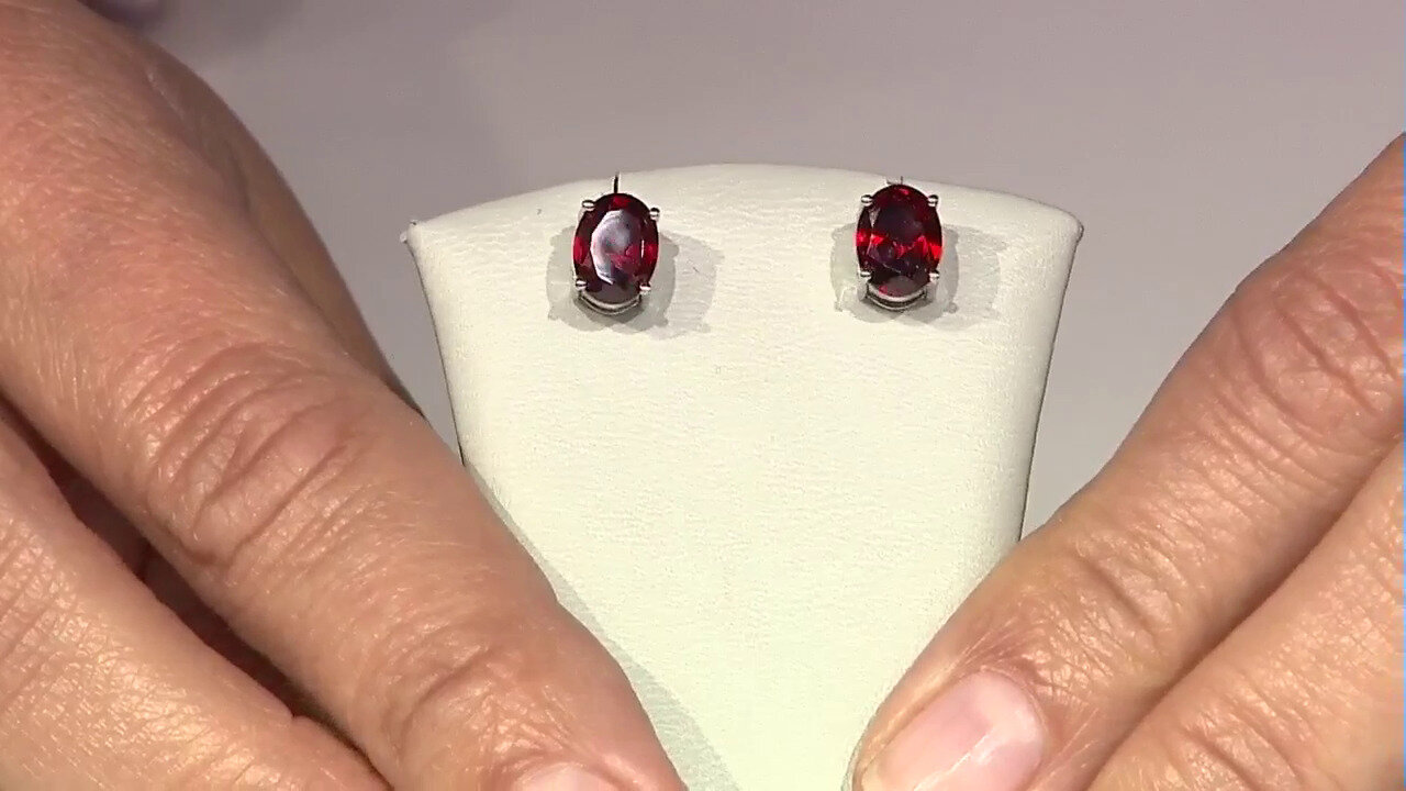 Video Mozambique Garnet Silver Earrings