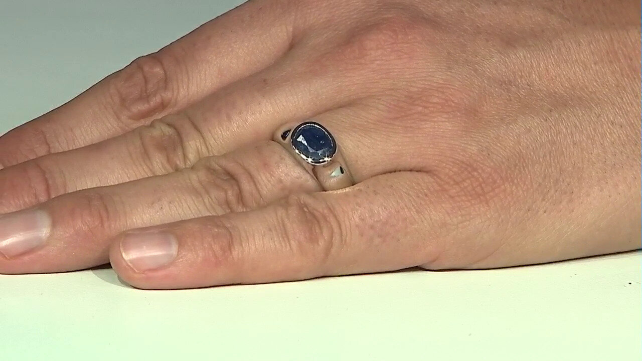 Video Zilveren ring met een blauwe saffier