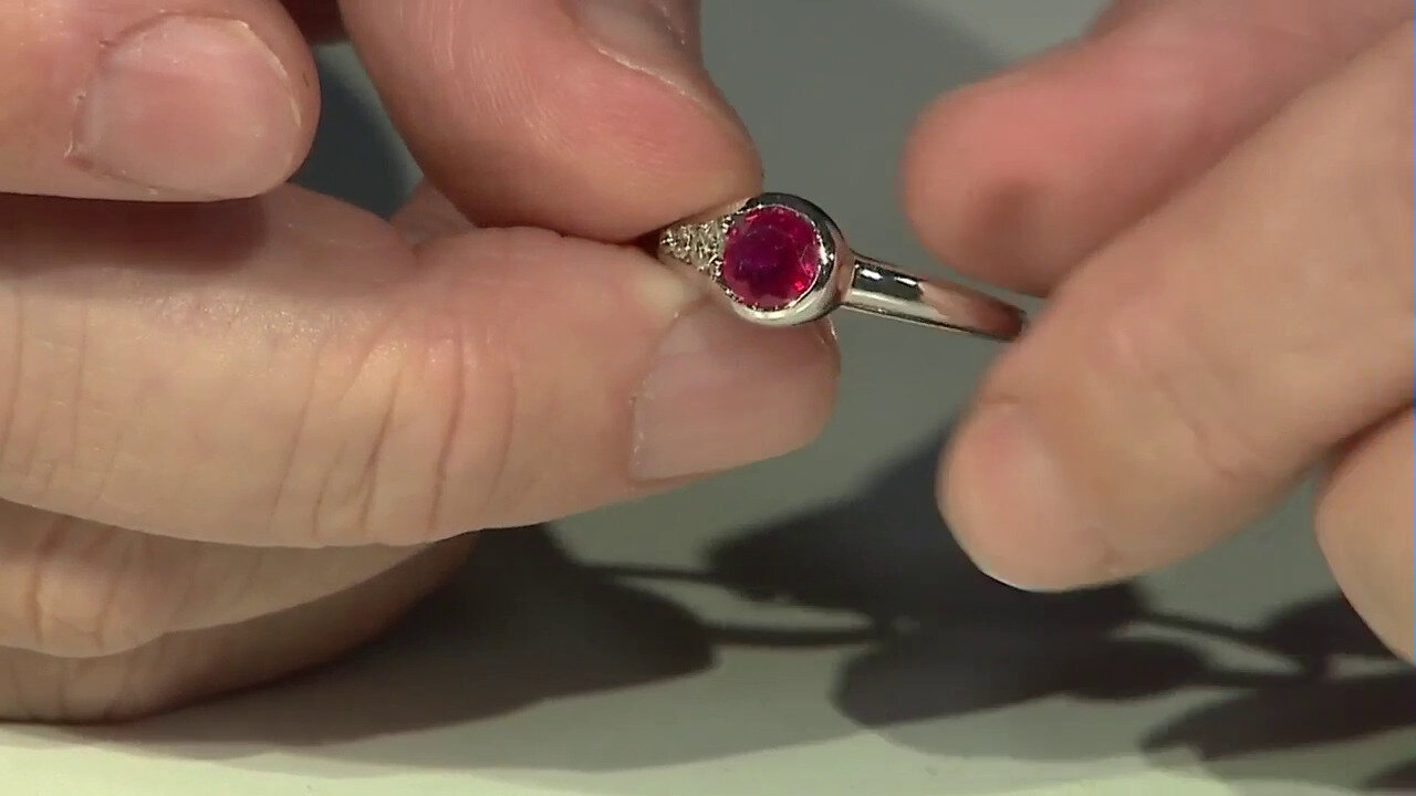 Video Madagascar Ruby Silver Ring