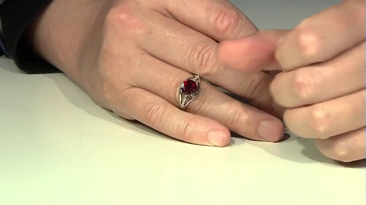 Video Mozambique Garnet Silver Ring