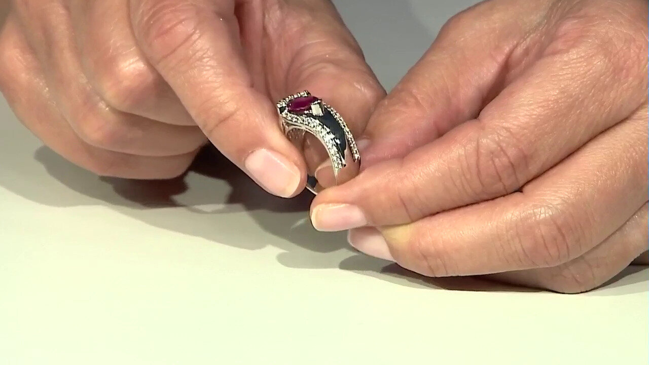 Video Madagascar Ruby Silver Ring