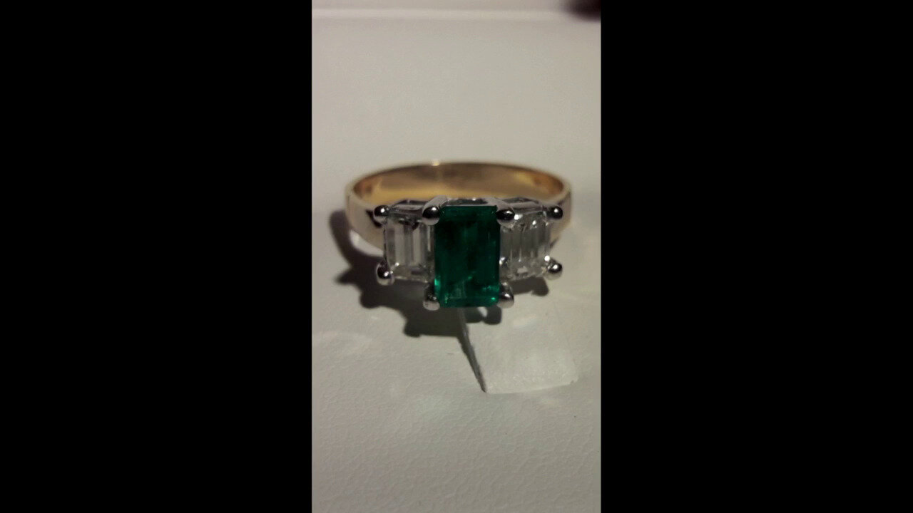 Video 18K Colombian Emerald Gold Ring (CIRARI)