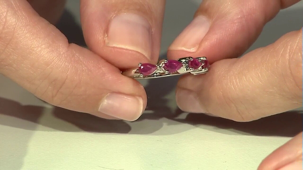 Video Madagascar Ruby Silver Ring