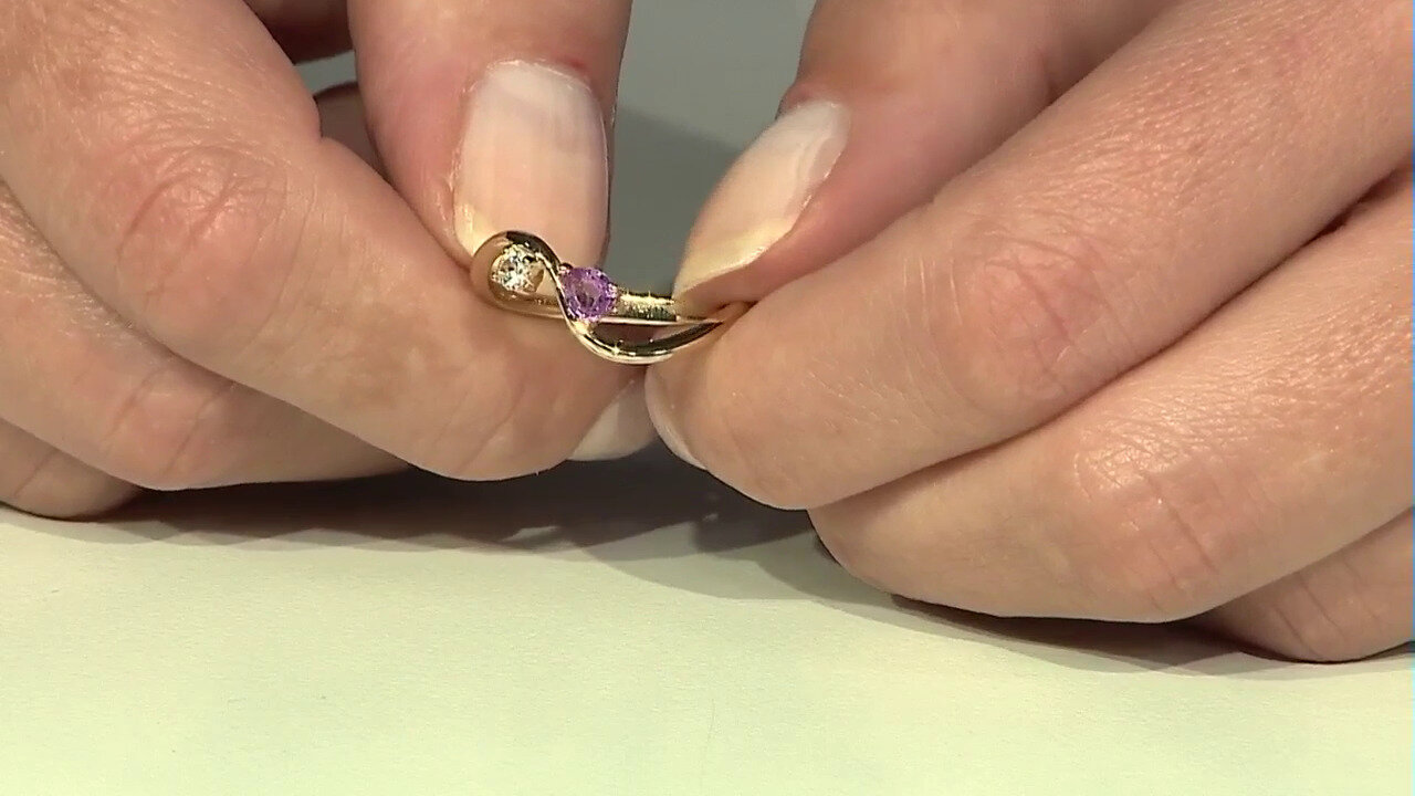 Video Bague en or et Saphir pourpre de Ceylan