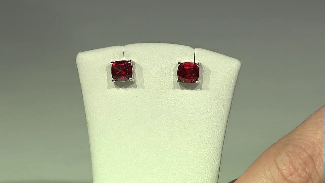 Video Mozambique Garnet Silver Earrings