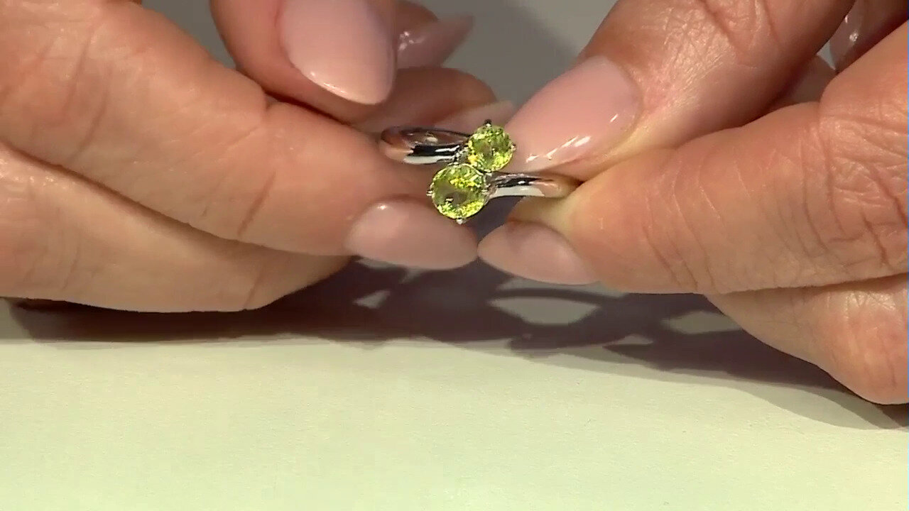 Video Sphene Silver Ring