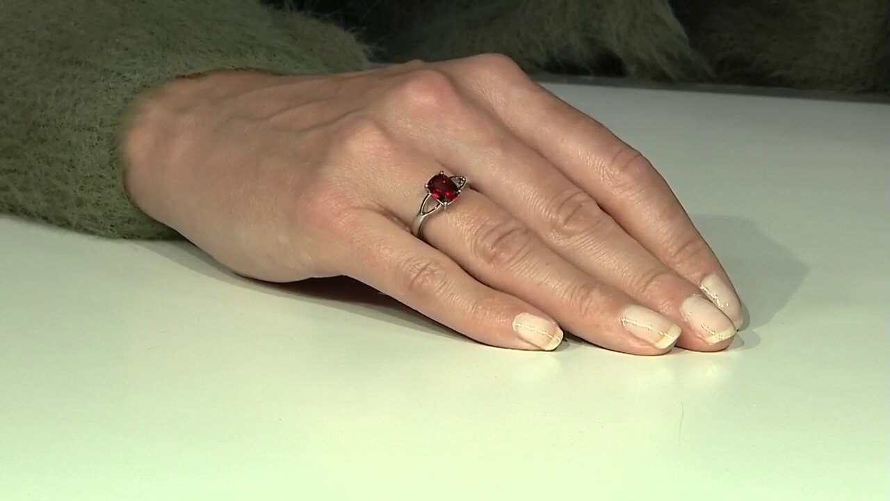 Video Mozambique Garnet Silver Ring