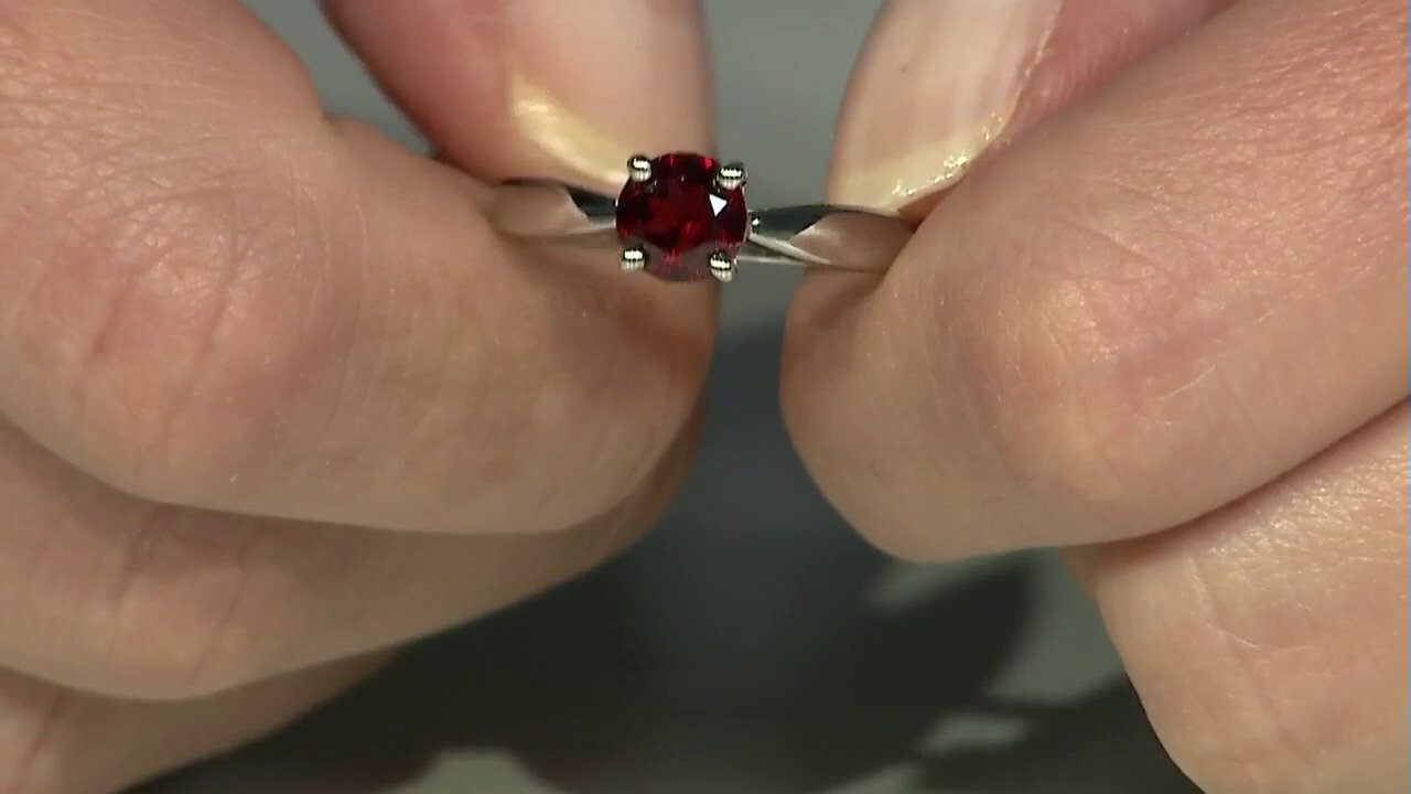 Video Mozambique Garnet Silver Ring