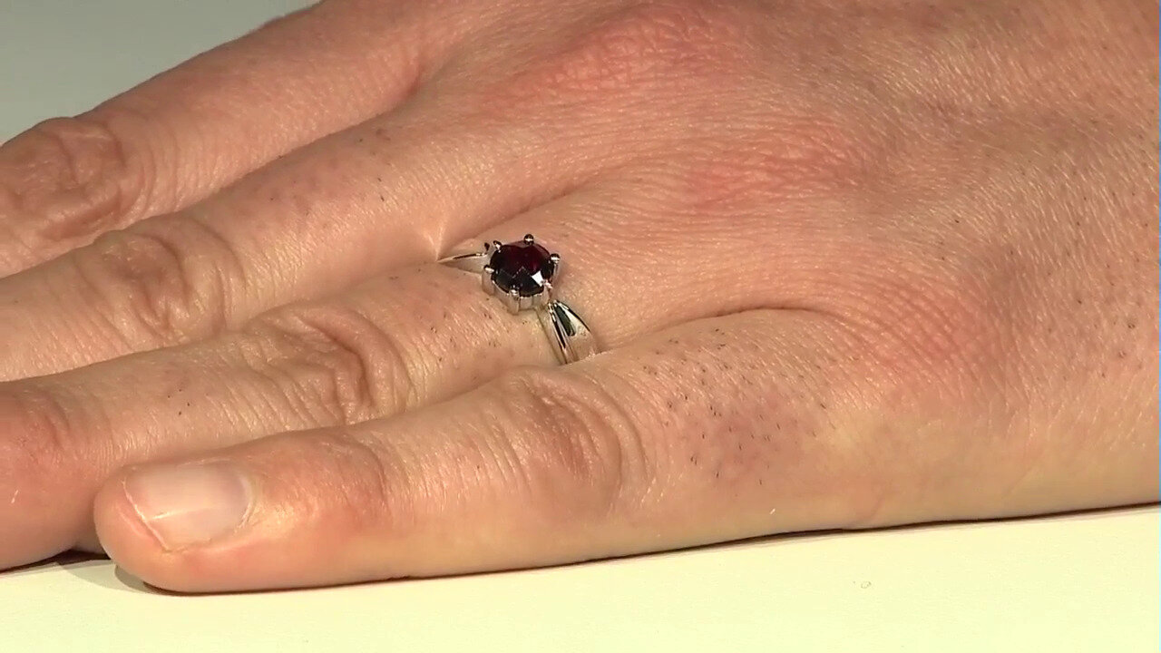 Video Mozambique Garnet Silver Ring