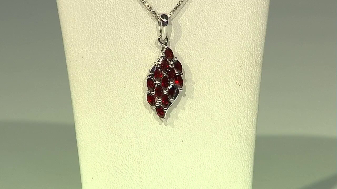 Video Indian Garnet Silver Pendant