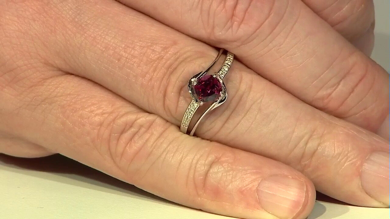 Video Malawi Garnet Silver Ring