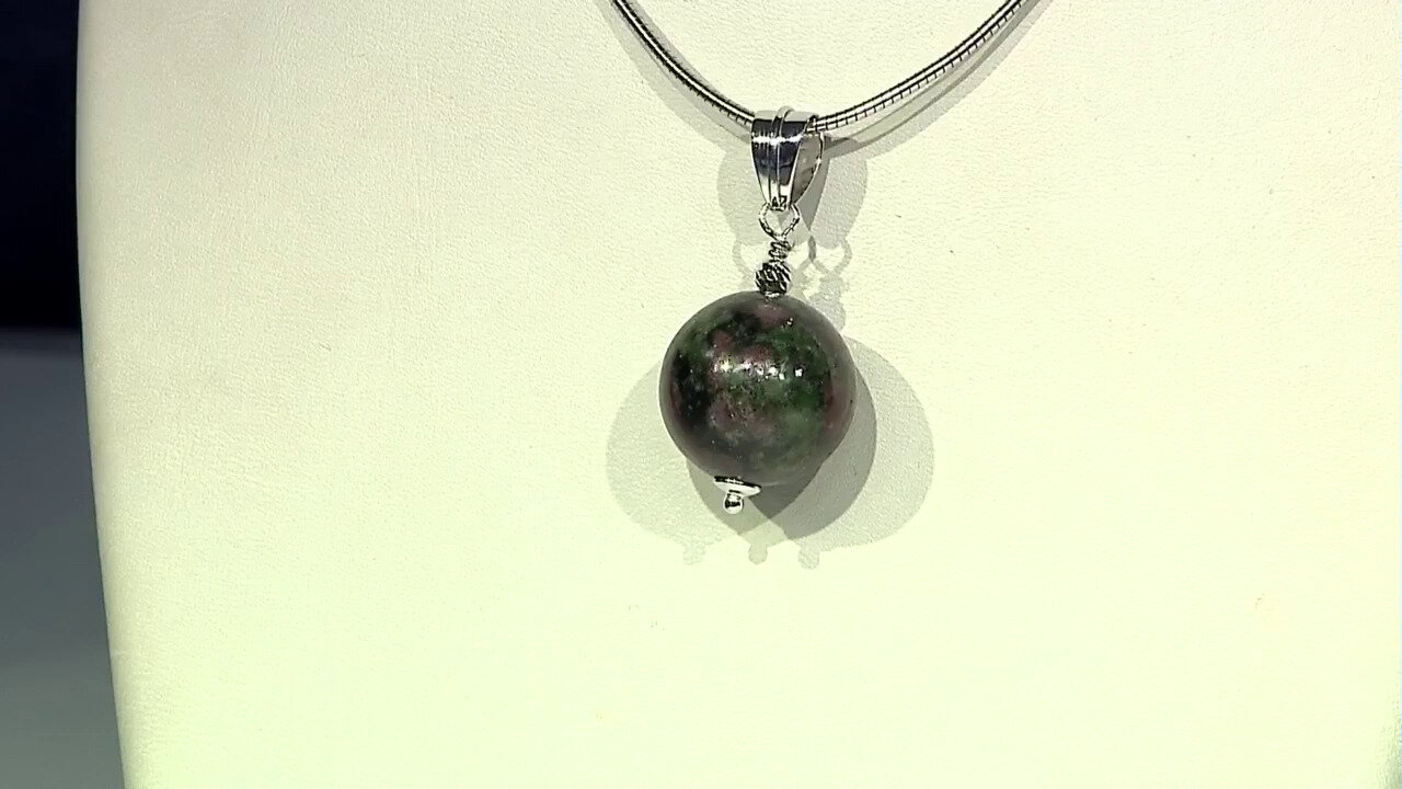 Video Pendentif en argent et Eudialyte