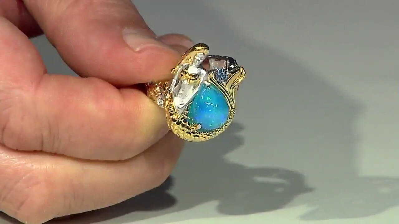 Video Zilveren ring met een Blauwe Ethiopische Opaal (Gems en Vogue)