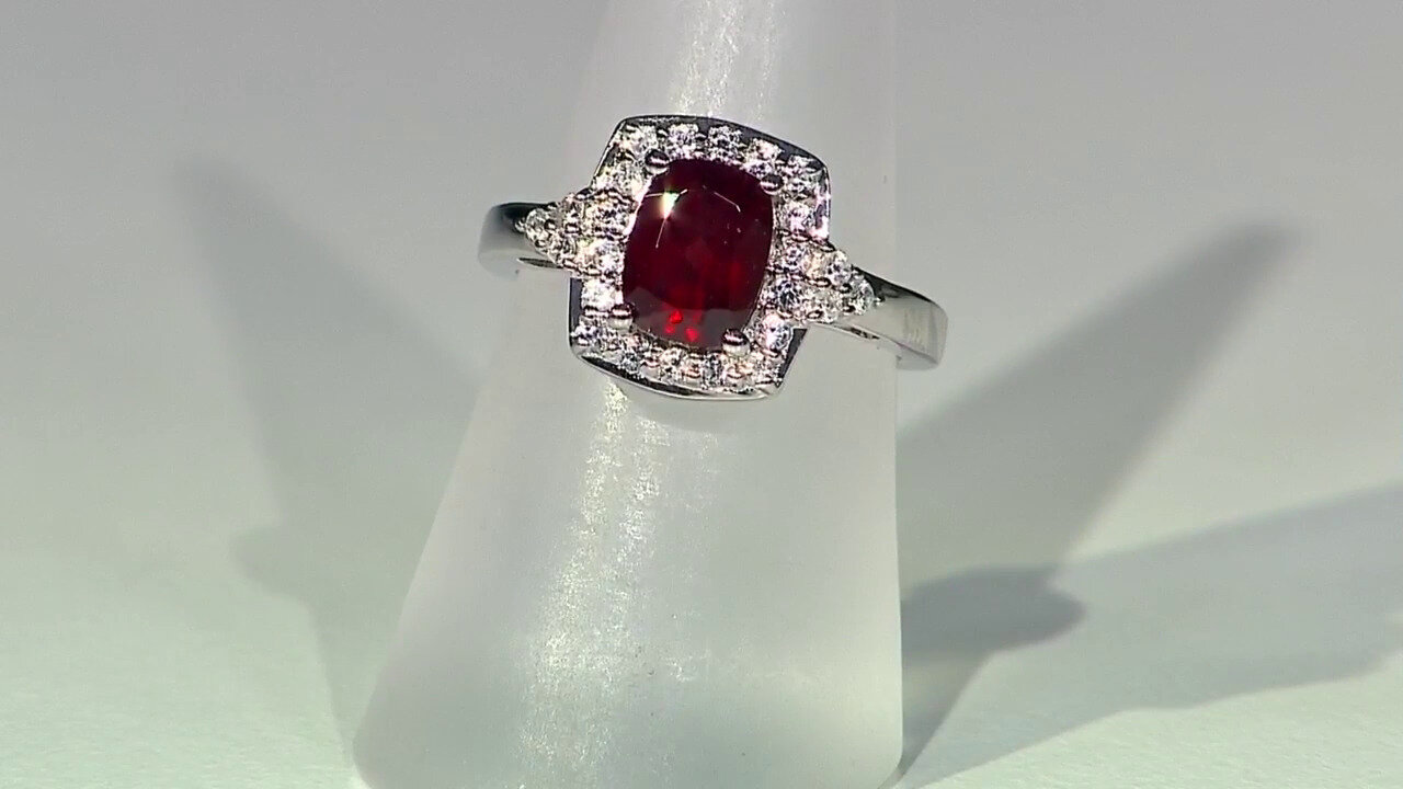 Video Mozambique Garnet Silver Ring