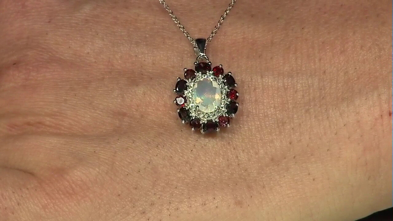 Video Welo Opal Silver Necklace