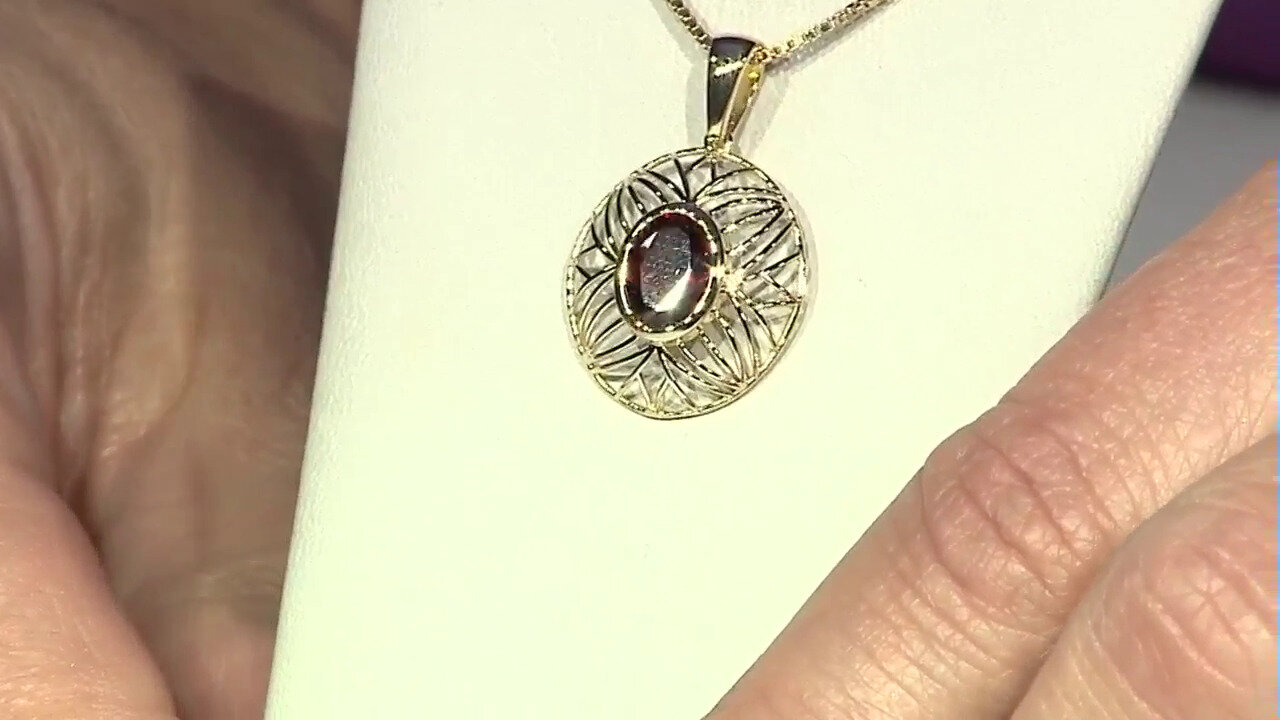 Video 9K Mozambique Garnet Gold Pendant (Ornaments by de Melo)