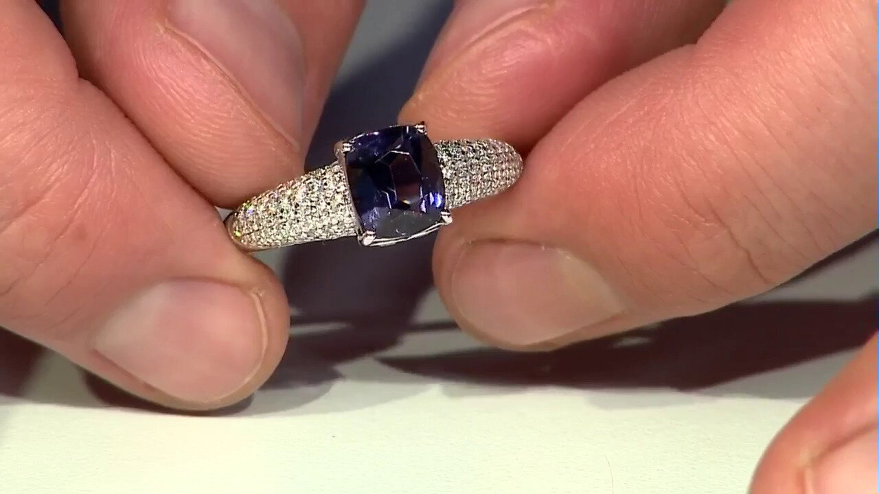 Video 14K Luc Yen Cobalt Blue Spinel Gold Ring (AMAYANI)