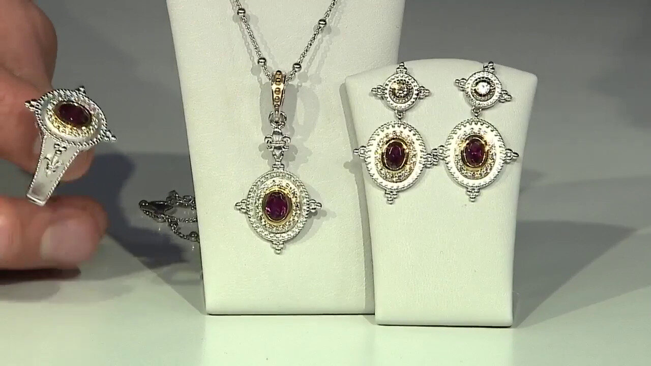 Video Boucles d'oreilles en argent et Grenat du Malawi (Dallas Prince Designs)