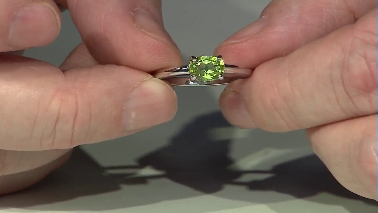 Video Burmese Peridot Silver Ring