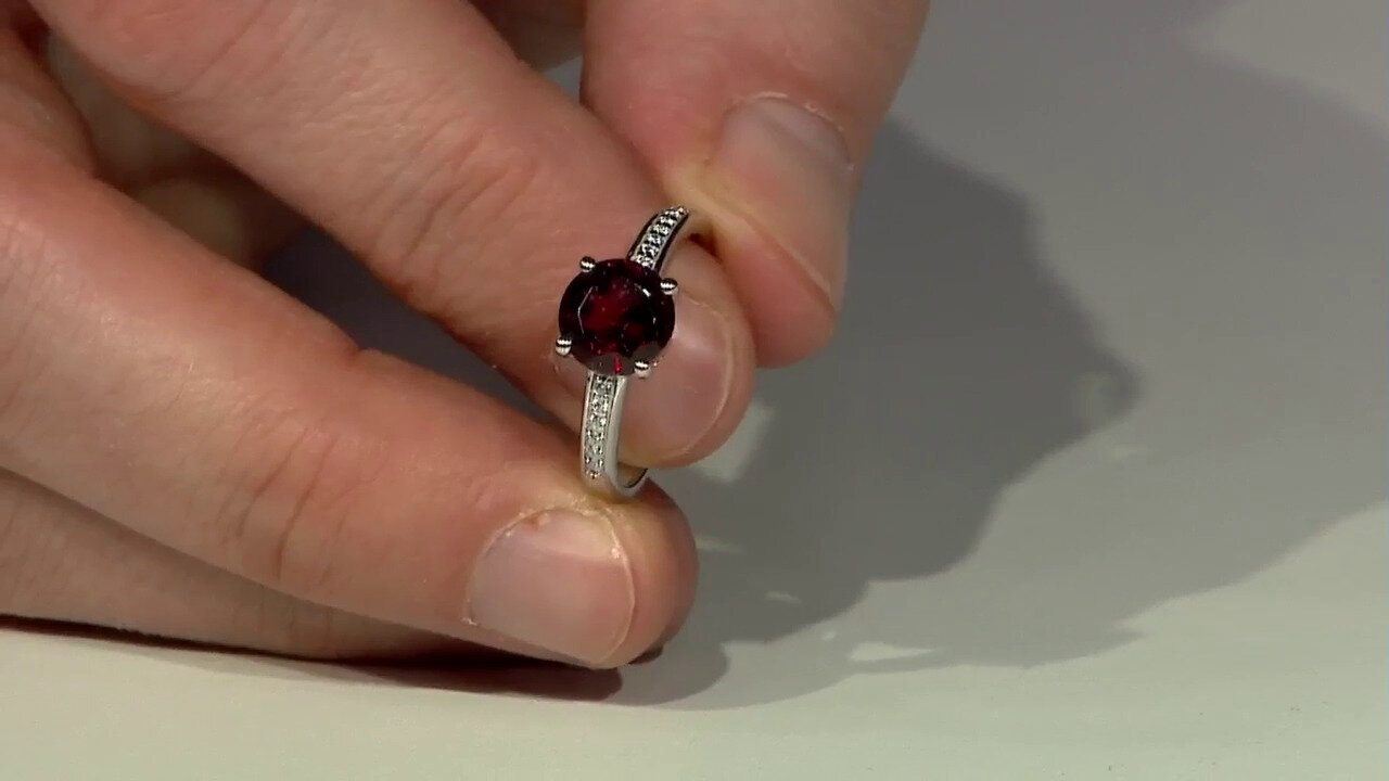 Video Mozambique Garnet Silver Ring