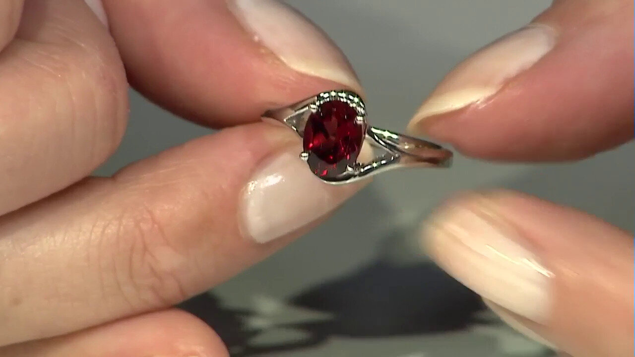 Video Mozambique Garnet Silver Ring