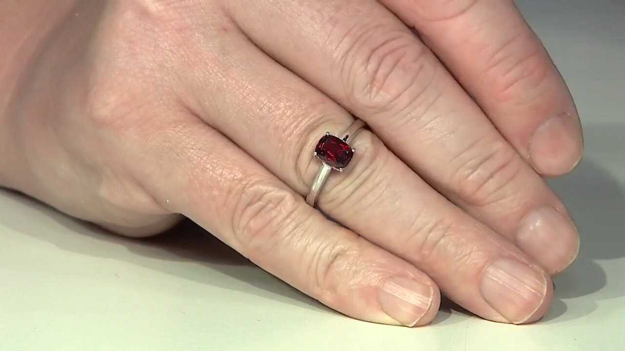 Video Indian Garnet Silver Ring