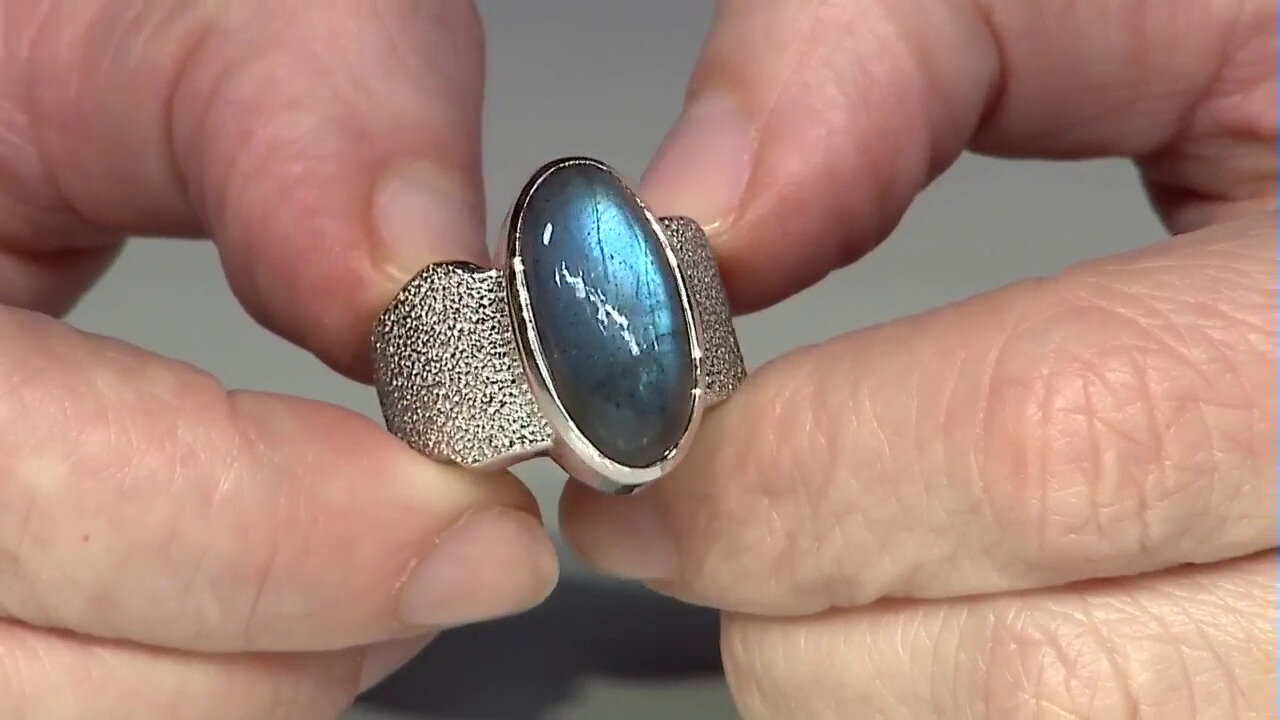 Video Labradorite Silver Ring (MONOSONO COLLECTION)