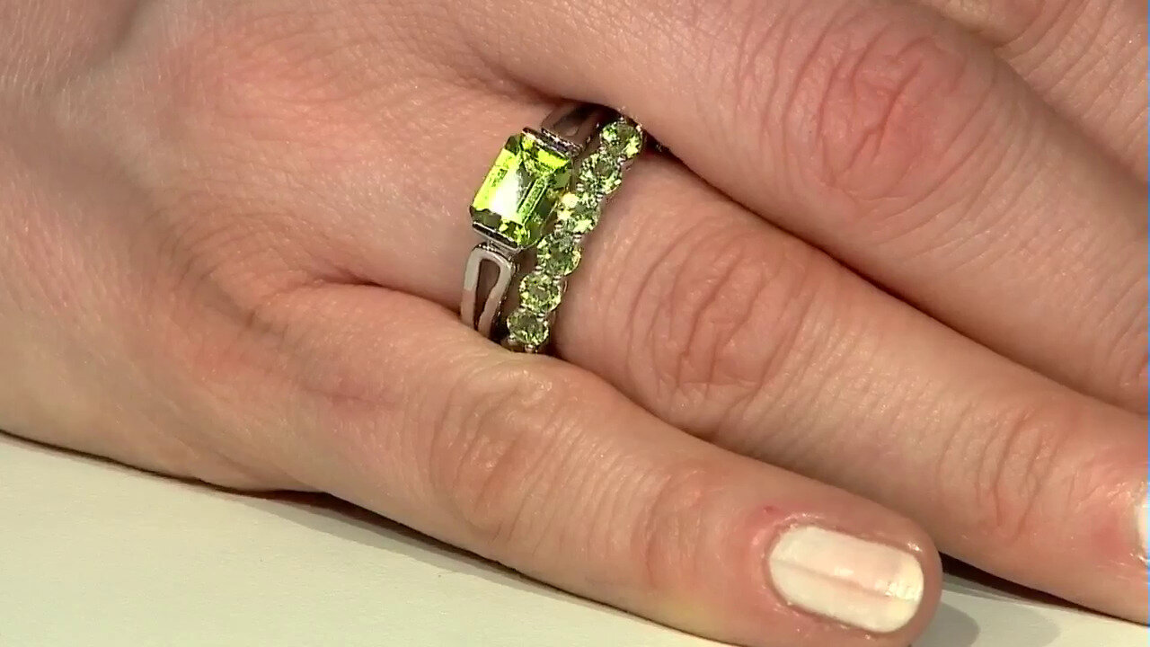 Video Peridot Silver Ring