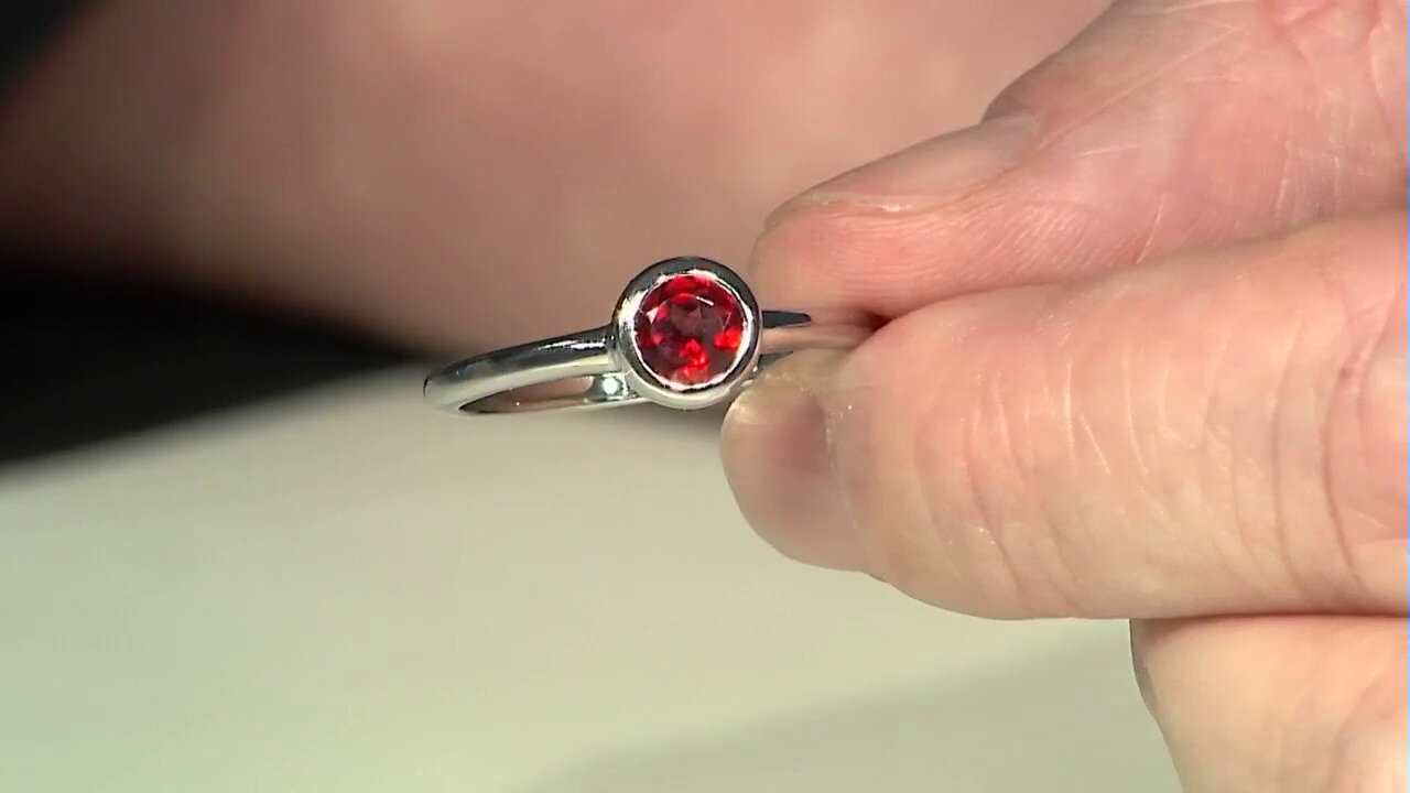 Video Mozambique Garnet Silver Ring