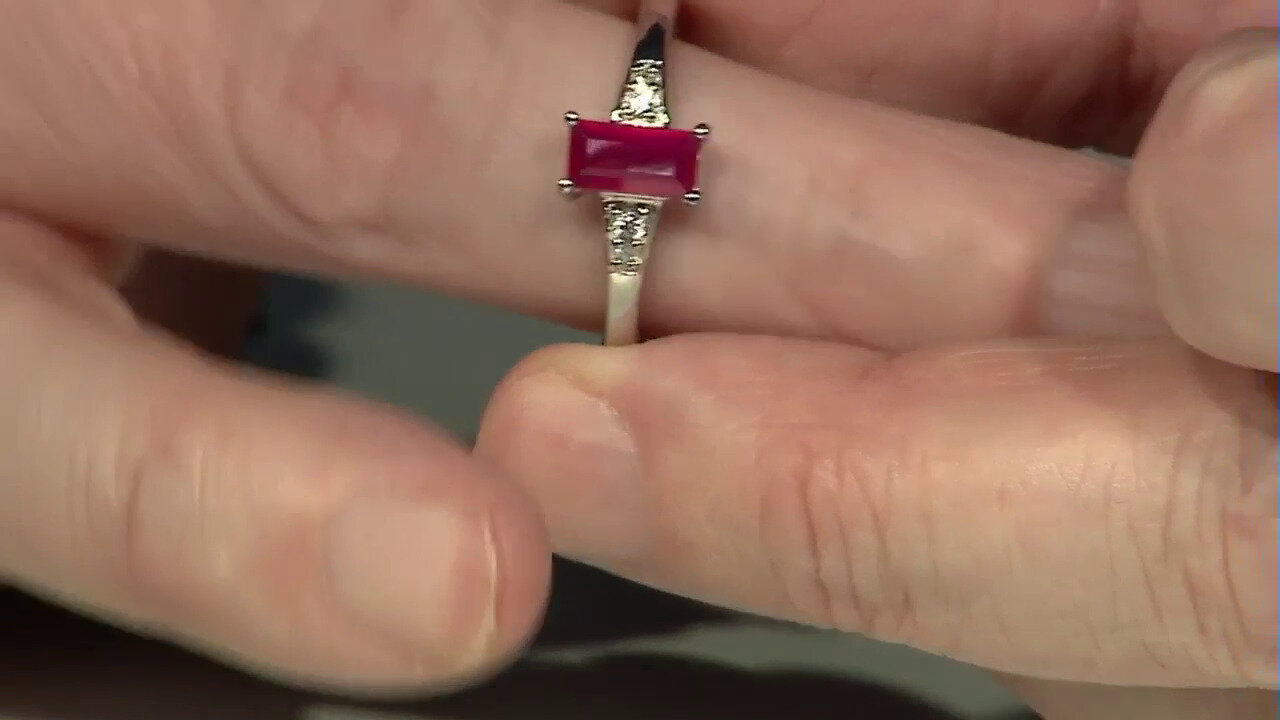 Video Madagascar Ruby Silver Ring